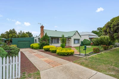 /international/au/17-kennedy-street-maryborough-vic-150923488/