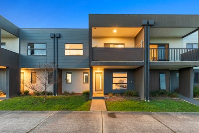 /international/au/10-12-sturt-court-officer-vic-151463468/