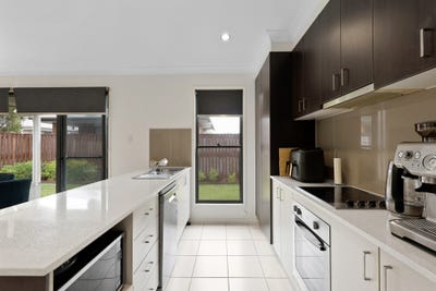 /international/au/89-scarborough-circuit-blacks-beach-qld-151055092/