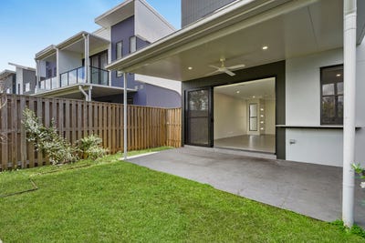 /international/au/10-1-lake-serenity-boulevard-helensvale-qld-152184036/