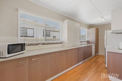 /international/au/19-thompson-street-silkstone-qld-152516888/