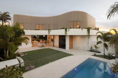 /international/au/10-mawarra-street-buddina-qld-151118224/