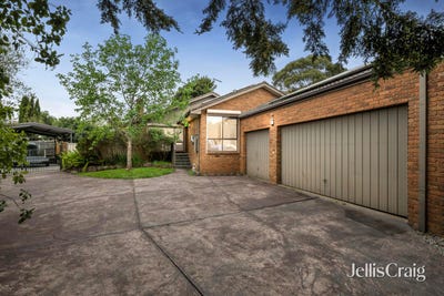 /international/au/8-kambora-court-mooroolbark-vic-152555340/