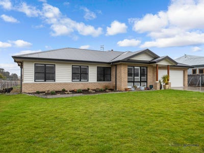 /international/au/18-nomchong-street-braidwood-nsw-152654592/