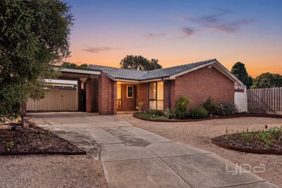 /international/au/9-yvonne-place-melton-west-vic-152457980/