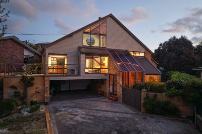 /international/au/16-monash-court-devonport-tas-152687152/