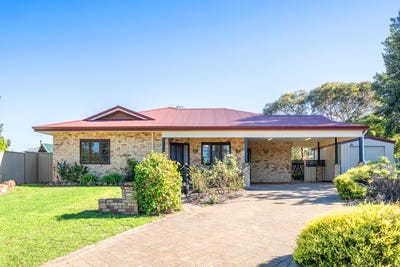 /international/au/28-bullich-place-margaret-river-wa-151151308/