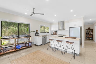 /international/au/49-twin-creek-court-cannonvale-qld-152169336/