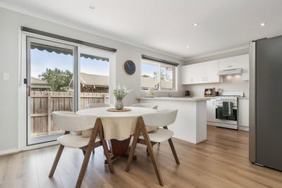 /international/au/2-20-foot-street-frankston-vic-150898148/