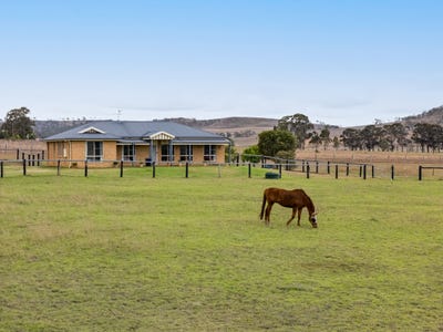 /international/au/lot-1-new-england-highway-cambooya-qld-152695636/