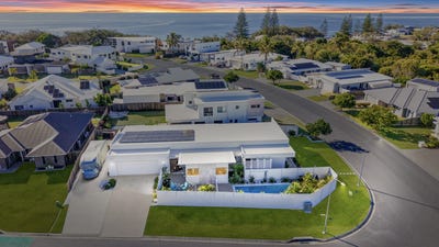 /international/au/19-headlands-esplanade-innes-park-qld-151384236/