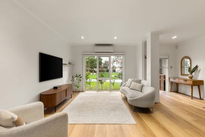 /international/au/8-canberra-mews-port-melbourne-vic-151913504/