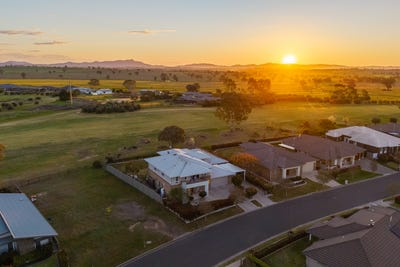 /international/au/18-peak-drive-tamworth-nsw-152619604/