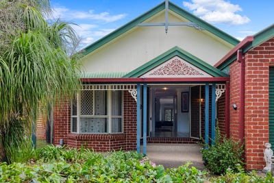 /international/au/8-cunningham-place-forest-lake-qld-151253400/