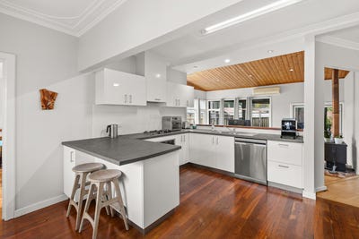 /international/au/99-mangles-street-south-bunbury-wa-150868088/