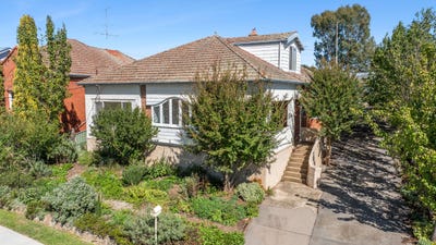 /international/au/27-shaw-street-yass-nsw-150932476/