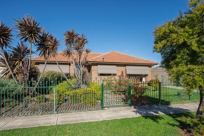 /international/au/411-lawrence-street-west-wodonga-vic-151350012/