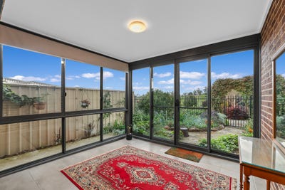 /international/au/8-moyes-court-neerim-south-vic-152607812/