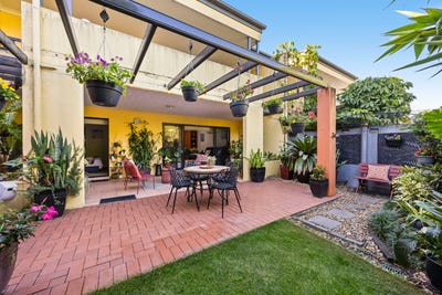 /international/au/2-85-87-victoria-terrace-greenslopes-qld-151400464/