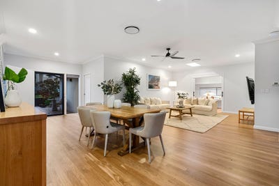 /international/au/19-yarra-road-wakerley-qld-152379876/