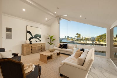/international/au/47-admiralty-drive-paradise-waters-qld-152377432/