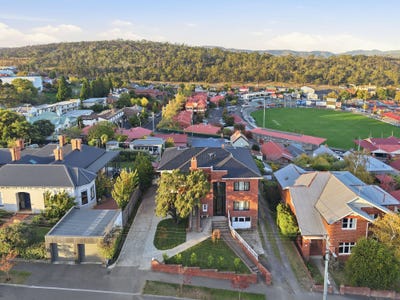 /international/au/19-carr-street-north-hobart-tas-151060864/