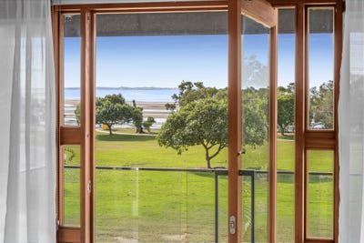 /international/au/85-o-quinn-street-nudgee-beach-qld-148525528/