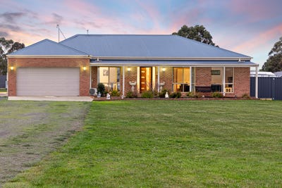 /international/au/19-mcgrath-terrace-cardigan-vic-151470912/