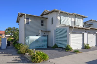 /international/au/21-10-nothling-street-new-auckland-qld-148598040/