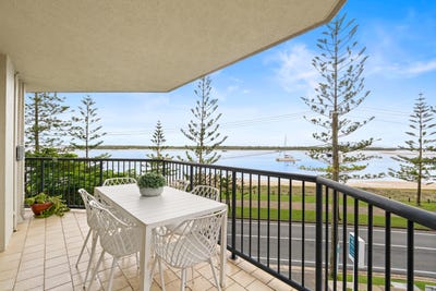 /international/au/17-418-marine-parade-biggera-waters-qld-151270192/