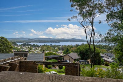 /international/au/11-drayton-close-eleebana-nsw-204465168/