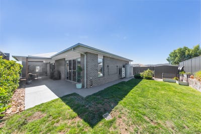 /international/au/12-tyrrell-street-googong-nsw-152037300/