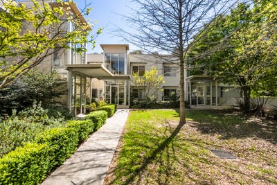 /international/au/35-15-fox-place-lyneham-act-151312464/