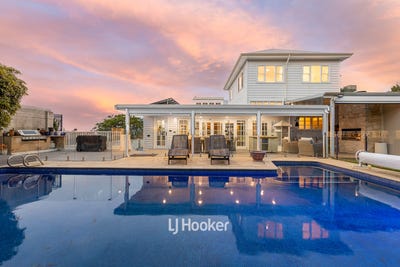 /international/au/12-tuart-street-bunbury-wa-151284396/