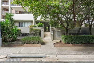/international/au/33-4-10-benedict-court-holroyd-nsw-147936760/