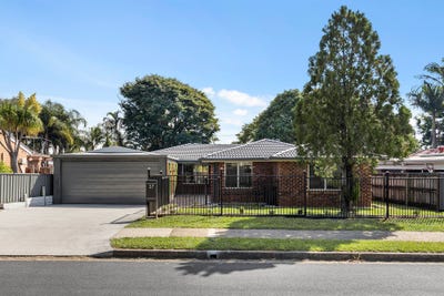 /international/au/27-wairoa-drive-strathpine-qld-150939568/