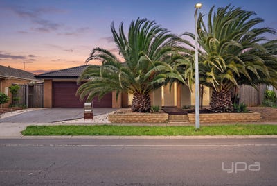/international/au/102-black-dog-drive-brookfield-vic-152621696/