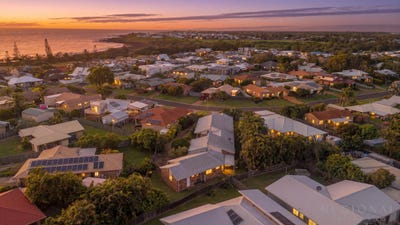 /international/au/19-pacific-court-bargara-qld-150779452/