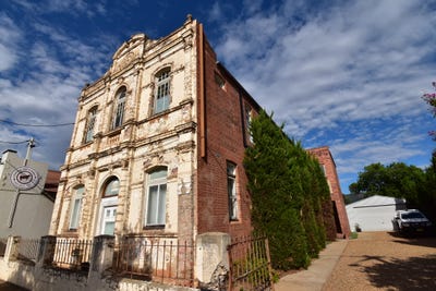 /international/au/105-107-lee-street-street-wellington-nsw-151178536/