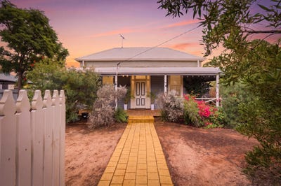 /international/au/64-ward-street-lamington-wa-151493404/