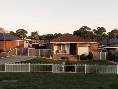 /international/au/13-moresby-crescent-whalan-nsw-151288412/