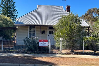 /international/au/27-dampier-street-bruce-rock-wa-148574520/
