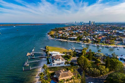 /international/au/poinsettia-poinsettia-ave-avenue-runaway-bay-qld-204492684/