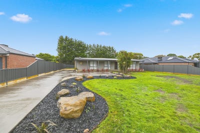 /international/au/17a-gordon-crescent-romsey-vic-150891352/