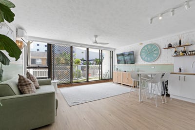 /international/au/104-40-surf-parade-broadbeach-qld-151423644/