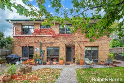 /international/au/8a-8b-8c-victoria-street-macedon-vic-151190648/