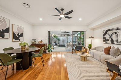 /international/au/1-68-rose-lane-gordon-park-qld-148558008/