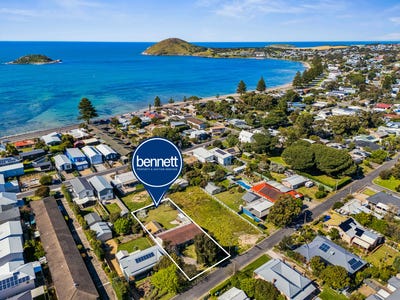 /international/au/8-russell-street-encounter-bay-sa-152609364/