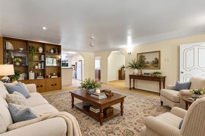 /international/au/19-fatnowna-street-andergrove-qld-152631980/