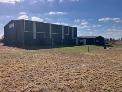 /international/au/15-j-e-kelly-road-st-george-qld-204676516/